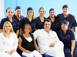 Мария Розария и сотрудники диализного центра NephroCare Sodial